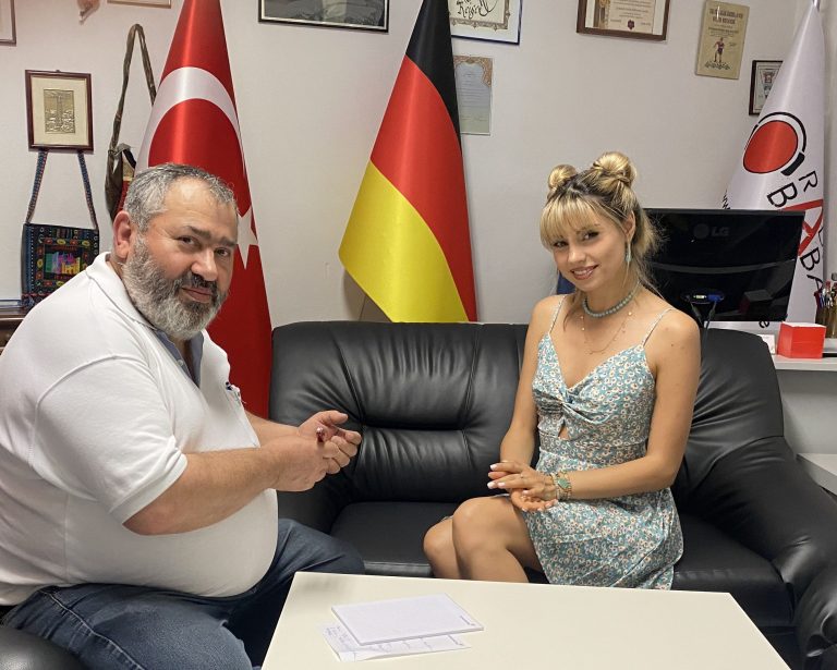 Türkiye hayranı Alman şarkıcı Yasmin’in yıldızı parlıyor