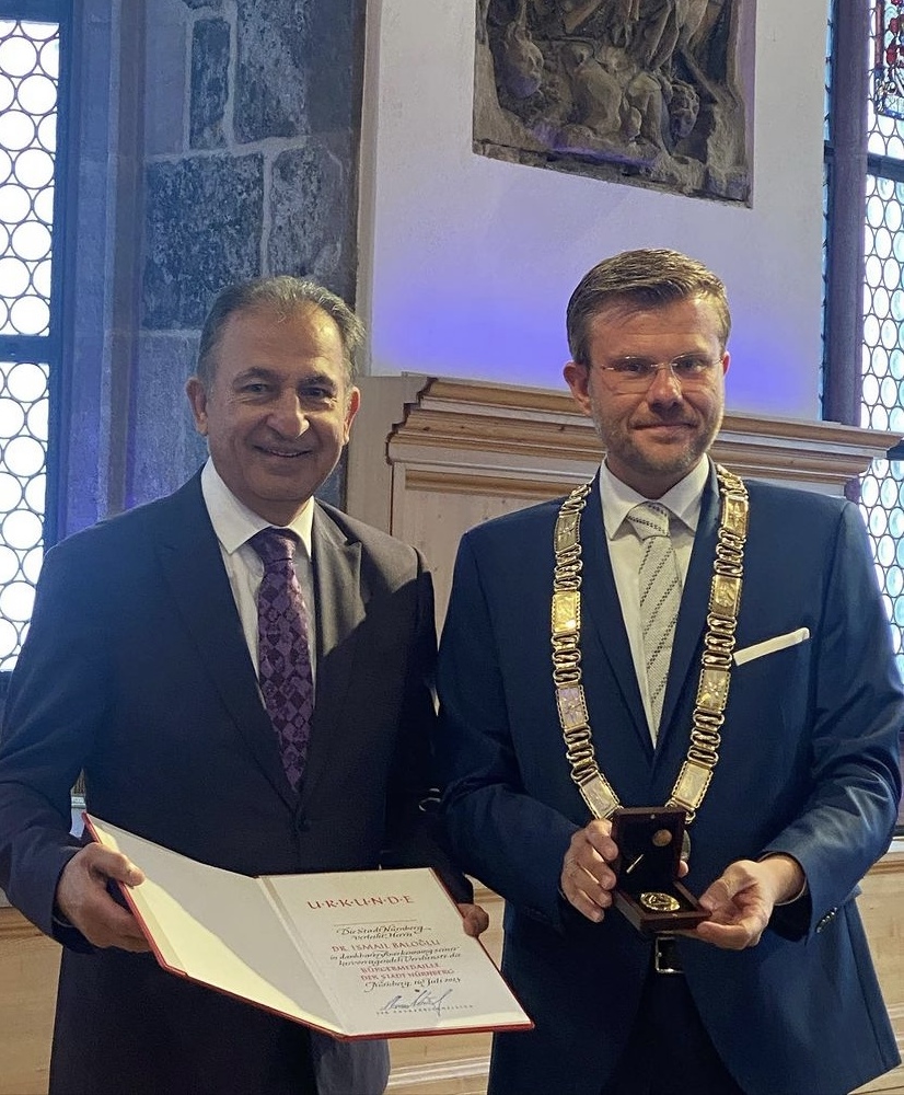 Ortopedist Dr. İsmail Baloğlu’na vatandaşlık şeref Madalyası