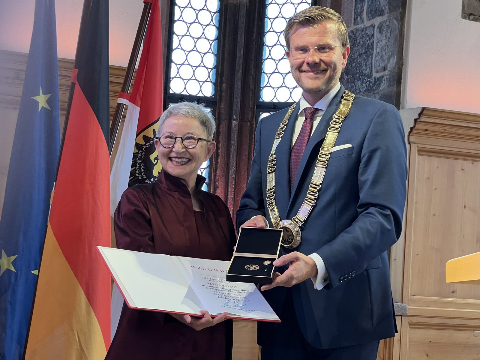 Meral Akkent’e Nürnberg şehir onur madalyası