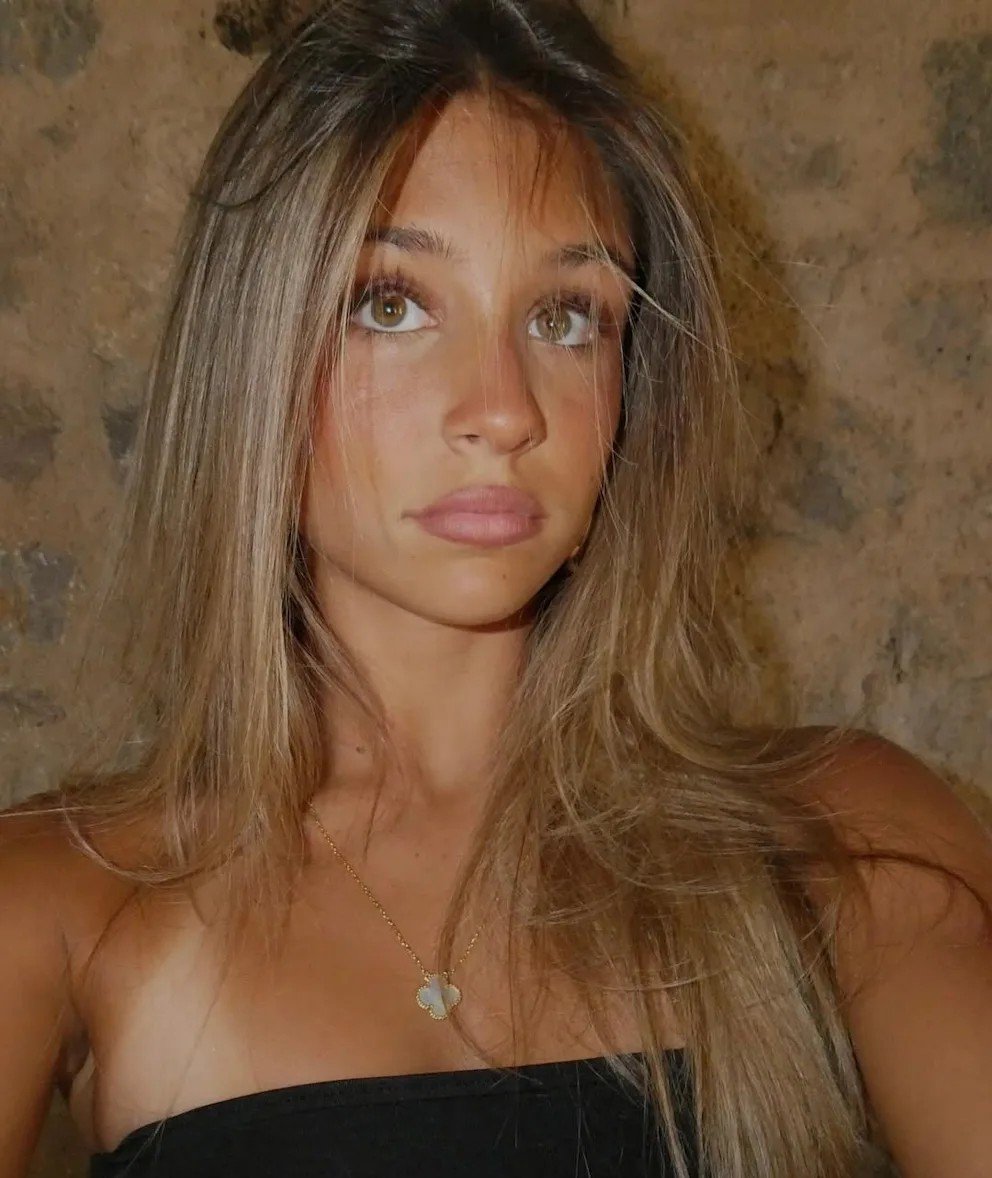 Mehmet Scholl’un kızı Josefine ile Bayern Münih’in yıldızı Tom Bischof’un aşkı hem futbol dünyasında hem de sosyal medyada büyük ilgi topladı. Mehmet Scholl’un kızı Josefine ile Bayern Münih’in yıldızı Tom Bischof’un aşkı hem futbol dünyasında hem de sosyal medyada büyük ilgi topladı.