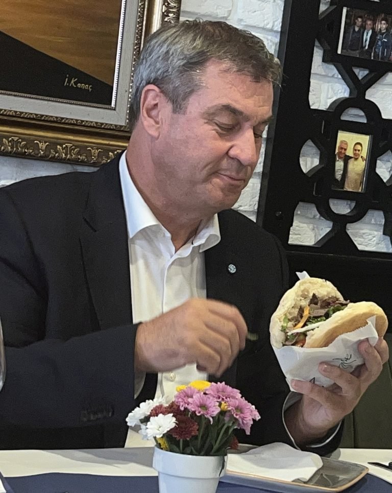 Bavyera Başbakanı Markus Söder artık Döner markası oldu “Söder Kebab” adıyla tescillendi