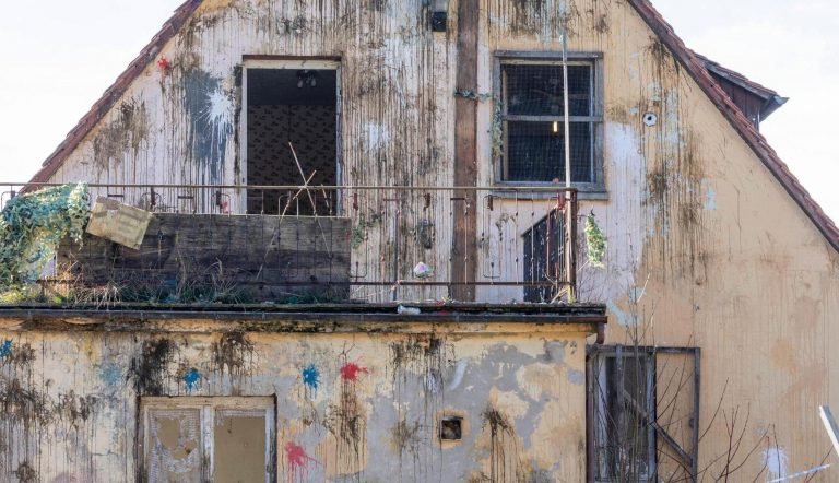 4000 kişi “Drachenlord”un eski evine akın etti