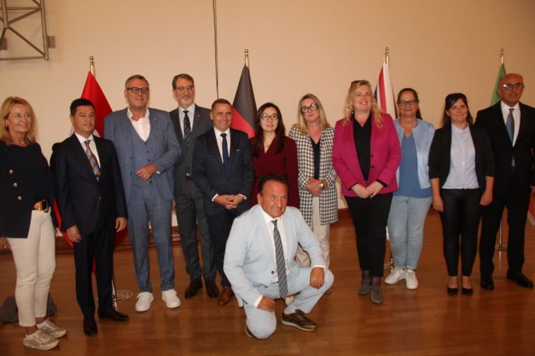 Bingen am Rheinde düzenlenen “Best Ager kongresinde” Marmaris tanıtıldı Bingen am Rheinde düzenlenen “Best Ager kongresinde” Marmaris tanıtıldı