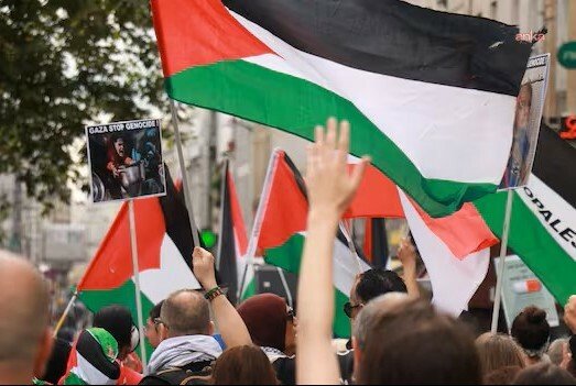 Berlin’de on binlerce kişi Filistin’e destek için sokaklara çıktı