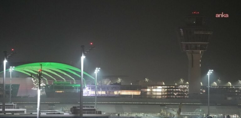 Münih Havalimanı’nda dron alarmı nedeniyle uçuşlar yeniden durduruldu Münih Havalimanı’nda dron alarmı nedeniyle uçuşlar yeniden durduruldu